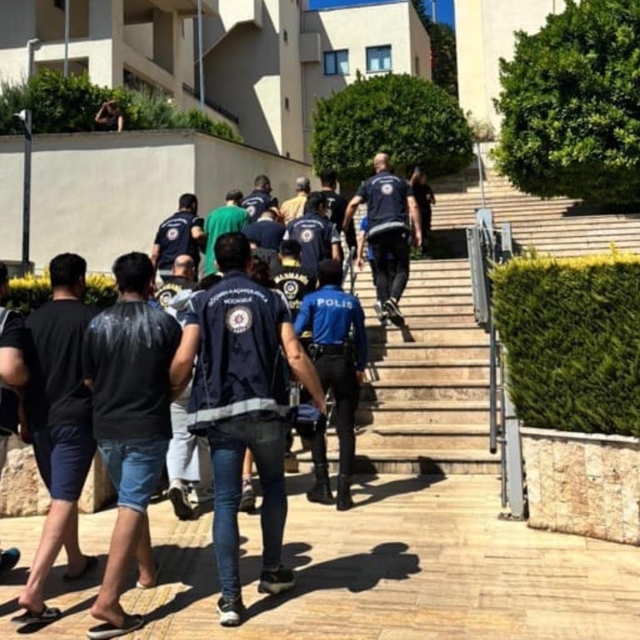 Marmaris'te göçmen kaçakçılığı operasyonu: 10 şüpheli tutuklandı