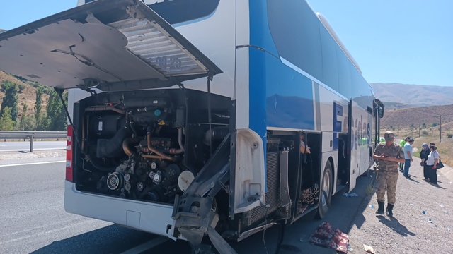Erzincan'da yoldan çıkan yolcu otobüsündeki 5 kişi yaralandı