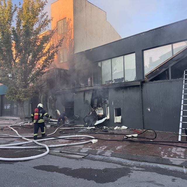Kayseri'de bir marketin deposunda çıkan yangın hasara yol açtı