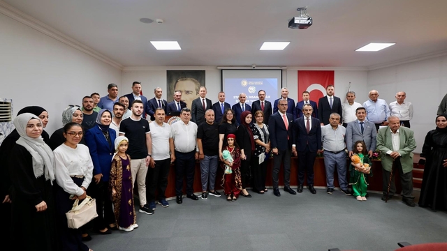 Bakan Bolat: Enflasyonda sene sonunda yüzde 20'leri konuşacağız (2)