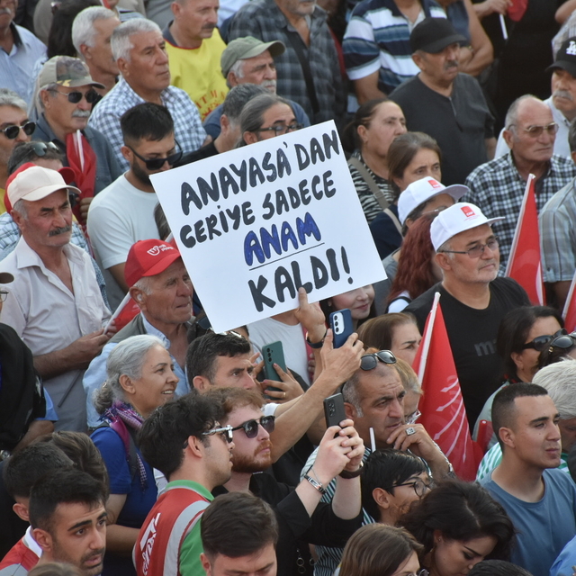 Özgür Özel: Gazze'de yaşananlara karşı TBMM'yi olağanüstü toplantıya çağırı...