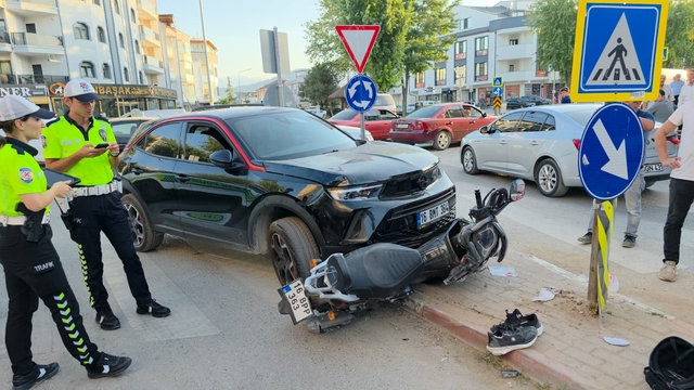Bursa'da cip ile çarpışan motosikletteki 2 kişi yaralandı