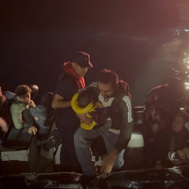 Çanakkale açıklarında 25 düzensiz göçmen yakalandı