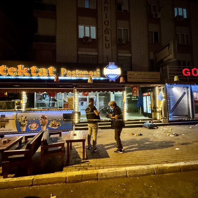 Antalya'da pastanede çıkan silahlı kavgada 2 kişiyi öldüren şüpheli intihar...