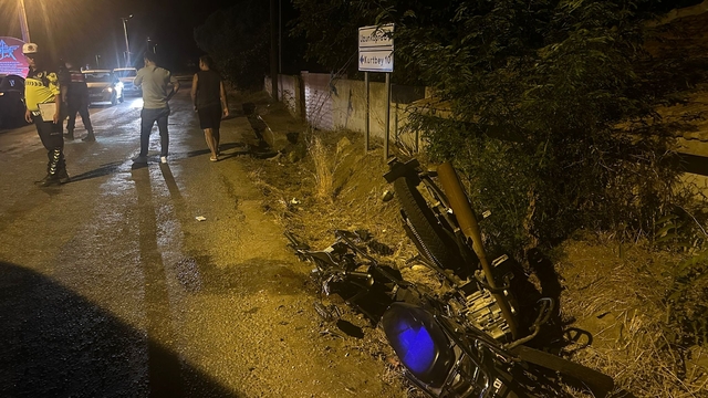 Edirne'de motosikletle elektrikli bisikletin çarpıştığı kazada 2 kişi yaralandı