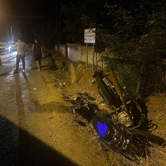 Edirne'de motosikletle elektrikli bisikletin çarpıştığı kazada 2 kişi yaral...