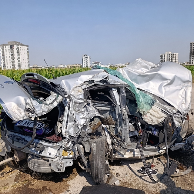 Otomobil ve kamyona, tanker çarptı; 2 yaralı