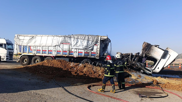 Gaziantep'te arpa yüklü TIR yandı; şoför yaralı