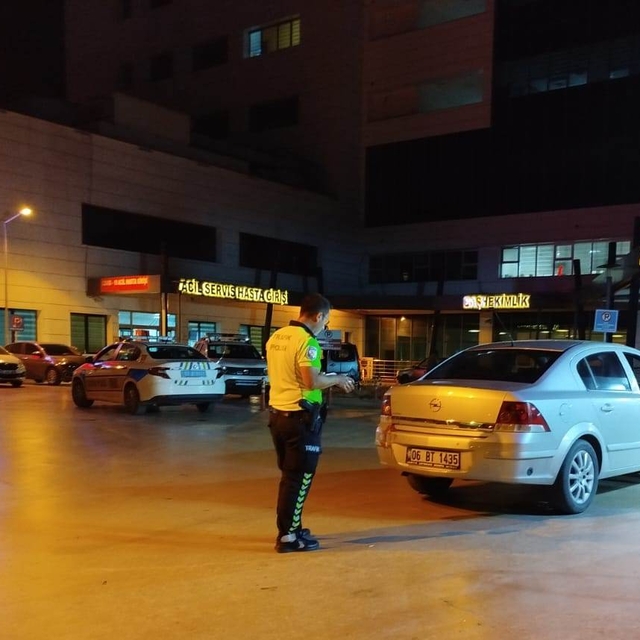 Boyabat'ta bıçaklı kavgada bir kişi yaralandı