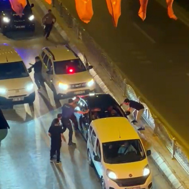 Edirne'de takiple durdurulan otomobilde 6 kaçak göçmen yakalandı