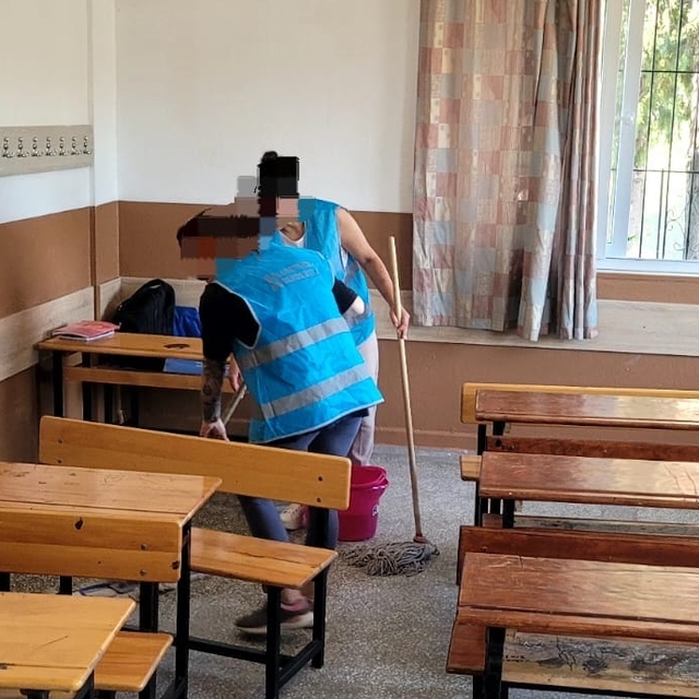 Muğla'da yükümlüler okul temizliği yaptı