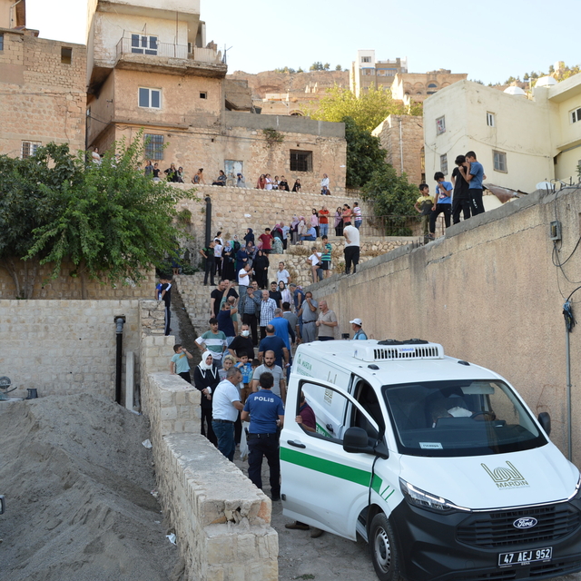 Mardin'de aynı gün evlerinde ölü bulunan 3 kadın, toprağa verildi