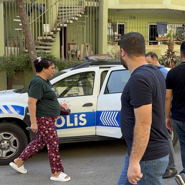 Adana'da çocuğuna kötü muamelede bulunduğu öne sürülen kadın gözaltına alın...