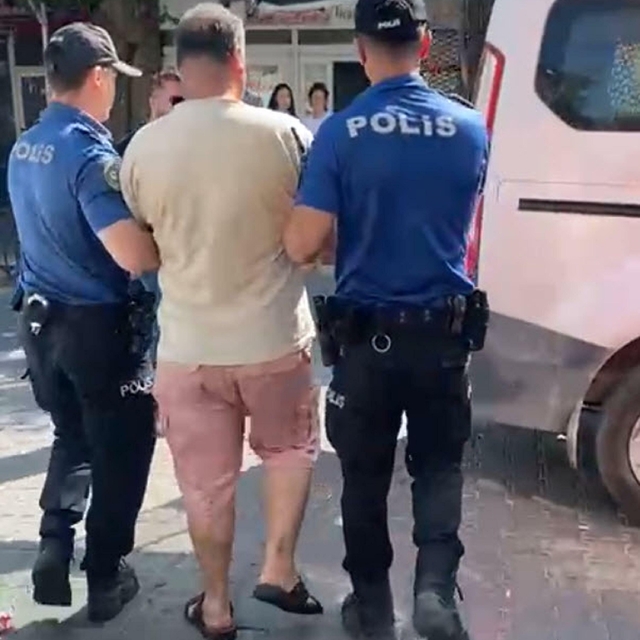 İzmir'de gasp girişimi; suçüstü yakalandı