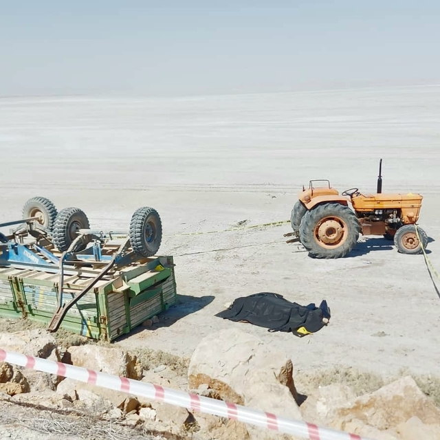 Traktöre bağlı römork devrildi: 1 ölü, 3 yaralı