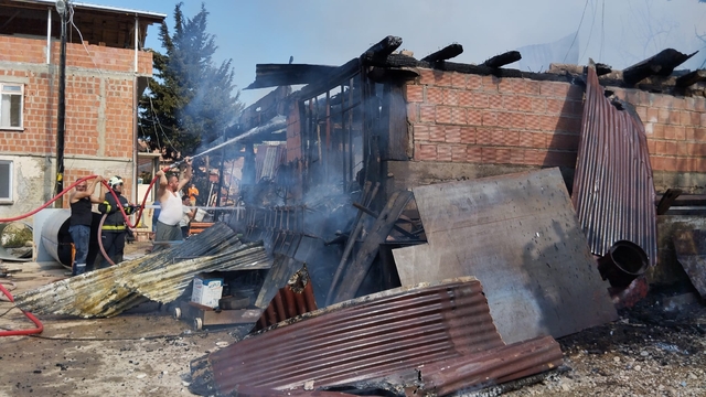 Sinop'ta tamirhanede çıkan yangın söndürüldü