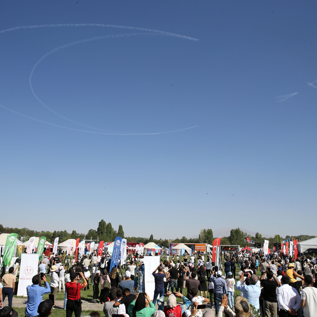 Türk Yıldızları, Malazgirt semalarında gösteri uçuşu yaptı