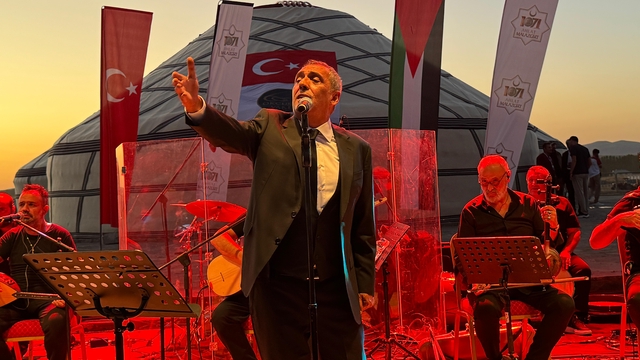 Yavuz Bingöl, Malazgirt Zaferi kutlamaları kapsamında Malazgirt'te sahne aldı
