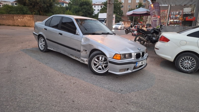 Samsun'da otomobille çarpışan motosiklet sürücüsü yaralandı