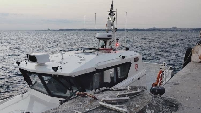 Feribottan denize atlayarak intihar girişiminde bulunan kadını yolcu kurtarıldı; o anlar kamerada