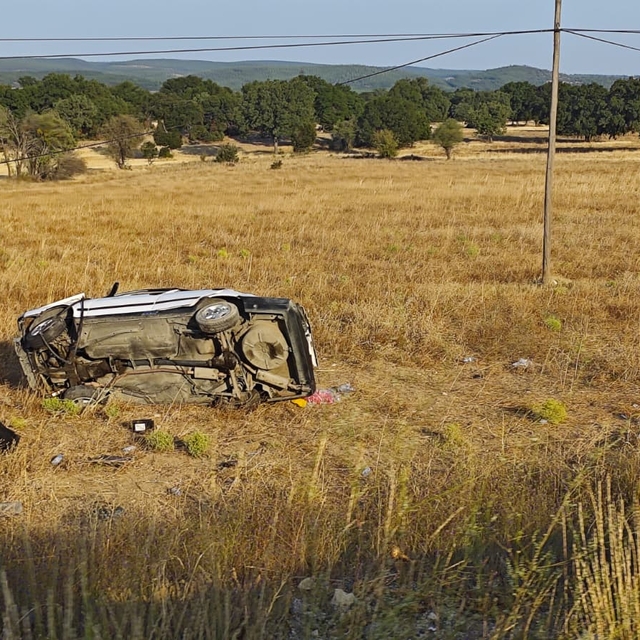 Kütahya'da tarlaya devrilen otomobildeki 1 kişi öldü, 5 kişi yaralandı