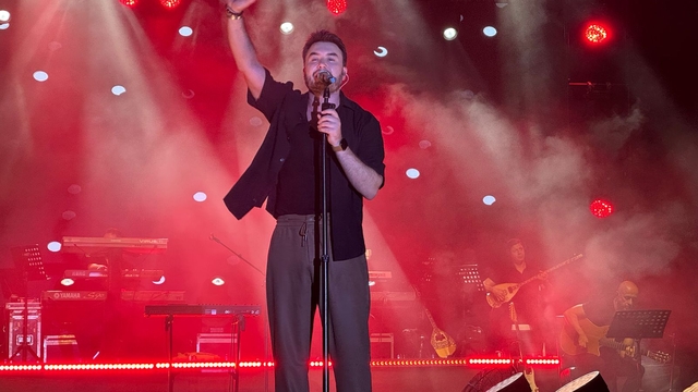 Kahramanmaraş Uluslararası Geleneksel Ağustos Fuarı'nda şarkıcı Mustafa Ceceli sahne aldı