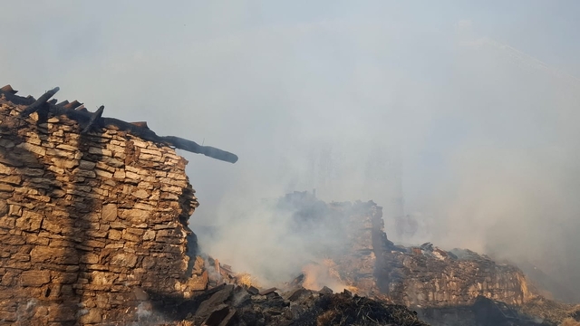 Kütahya'da ev yangınında alevler bitişikteki 4 eve daha sıçradı