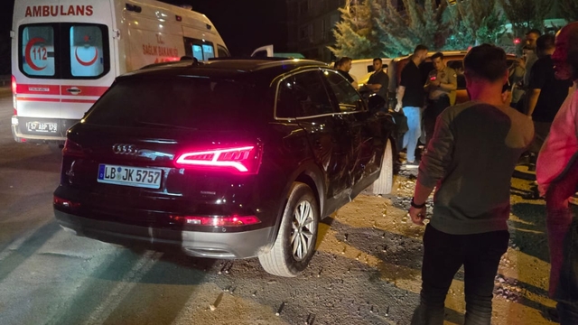 Türkeli'de motosiklet ile otomobilin çarpıştığı kazada 2 kişi yaralandı.