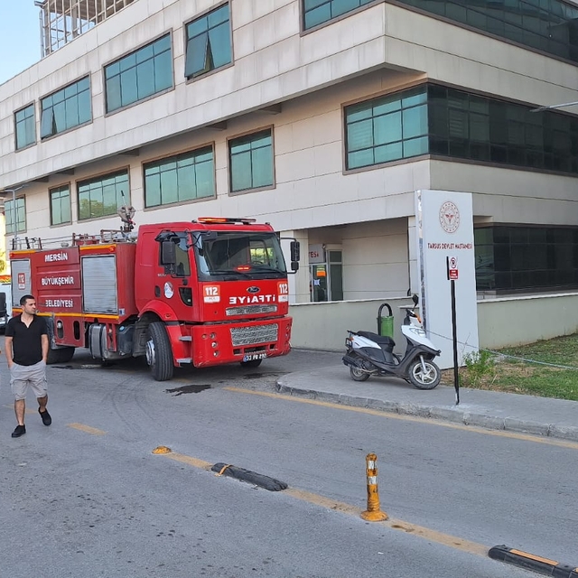 Tarsus'ta hastanenin bodrumunda çıkan yangın söndürüldü