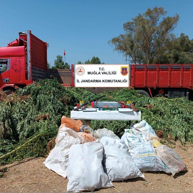 Uyuşturucuyla yakalanan aynı aileden 3 kişiye gözaltı