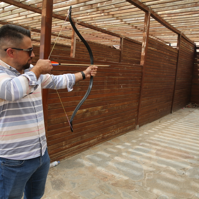 Çocuklar ve gençler ok atıp ata binerek atalarının kültürünü öğreniyor