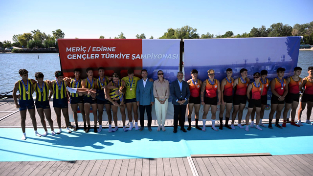 Meriç Nehri'nde gerçekleştirilen Gençler Türkiye Kürek Şampiyonası sona erdi