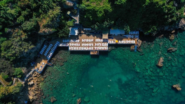 Antalya'nın mavi bayraklı falez plajları 200 bini aşkın ziyaretçiyi ağırladı