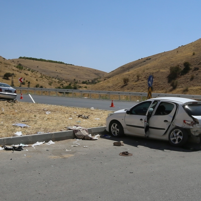 Malatya'da iki otomobilin çarpıştığı kazada 1 kişi öldü, 4 kişi yaralandı