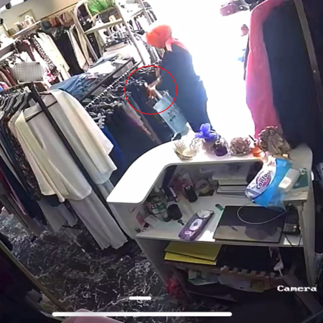 5 bin liralık gömleği çaldı; o anlar kamerada