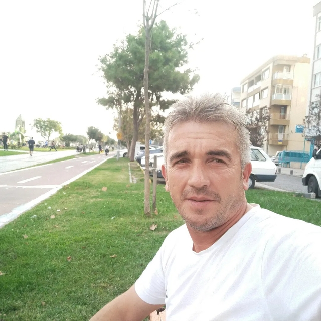 Samsun'da devrilen kamyonetin sürücüsü öldü; 2 yaralı