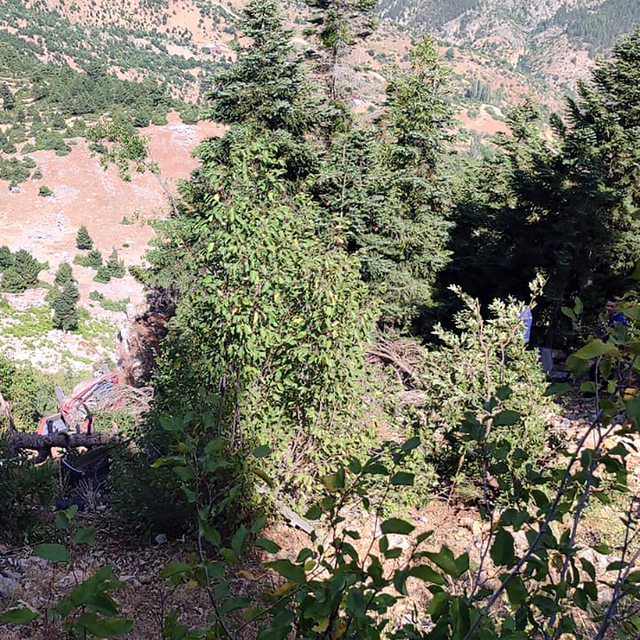 Adana'da otomobil uçuruma yuvarlandı: 2 ölü