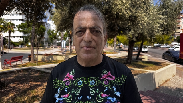Antalya'da çalındığını öne sürdüğü papağanının bulunmasını istiyor