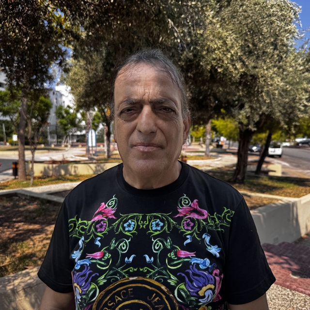 Antalya'da çalındığını öne sürdüğü papağanının bulunmasını istiyor