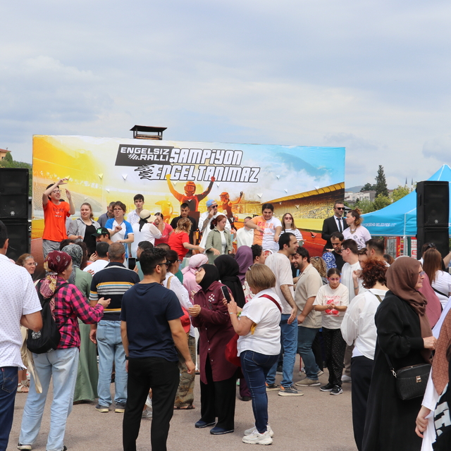 Kocaeli'de engelli çocuklar ralli heyecanı yaşadı