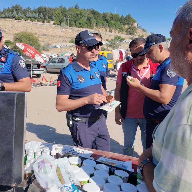 Kayseri Büyükşehir Belediyesi zabıta ekiplerinden pazar denetimi