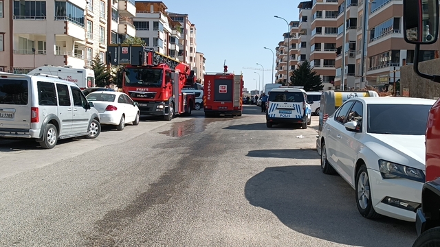 Gaziantep'te apartmanın çatı katı yandı