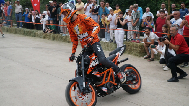 Rize'de motosiklet şov hayran bıraktı