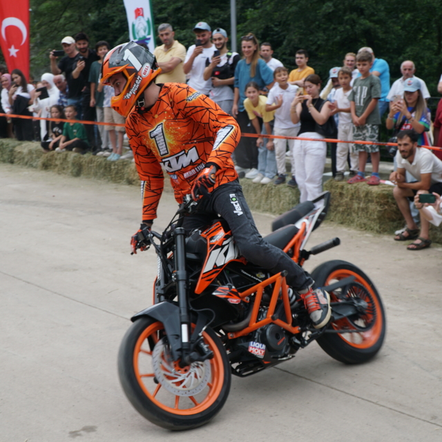 Rize'de motosiklet şov hayran bıraktı
