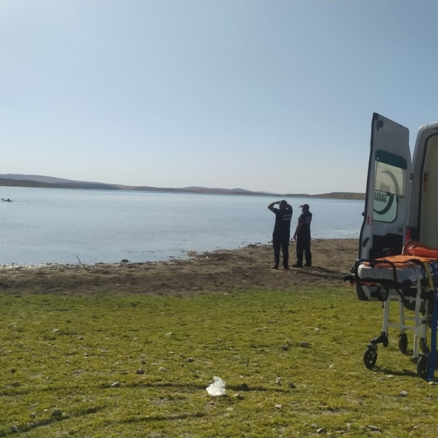 Şanlıurfa'da baraj gölünde kaybolan Deniz için arama çalışması başladı