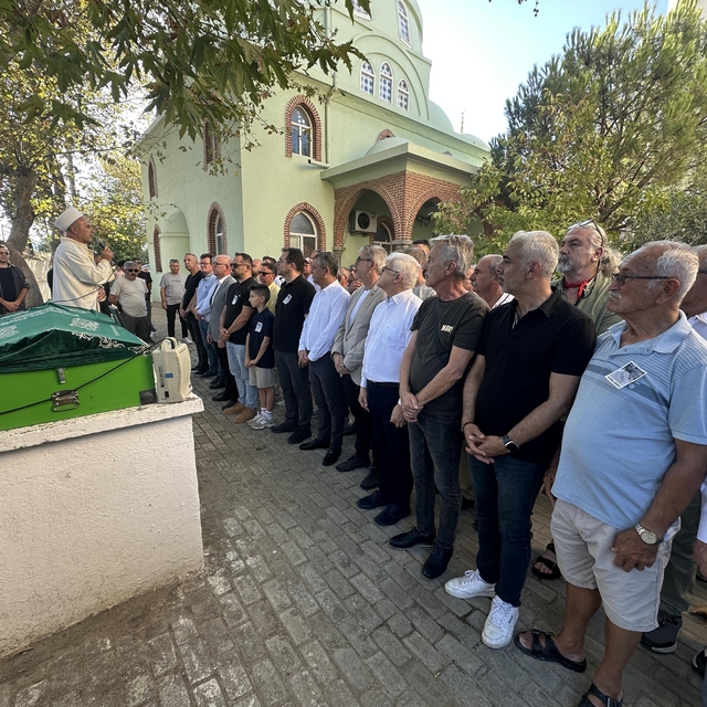 Özgür Özel Balıkesir'de cenaze törenine katıldı