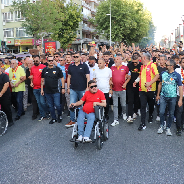 Kayserispor taraftarından Galatasaray maçı öncesi kortej