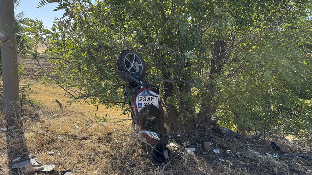 Elazığ'da hafif ticari araç ile motosikletin çarpışması sonucu 1 kişi öldü