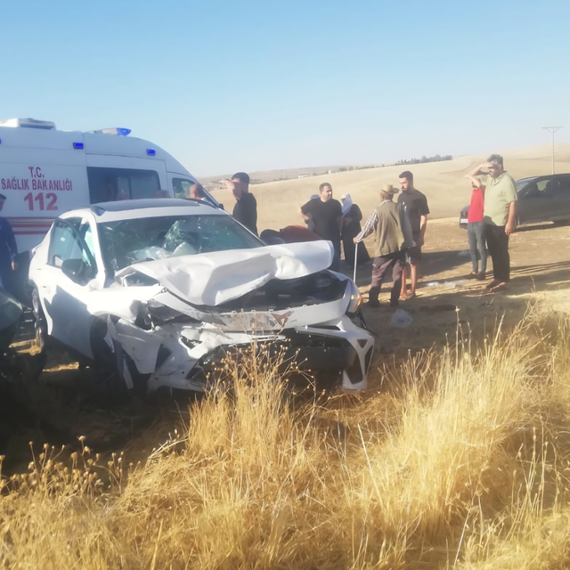 Diyarbakır'da iki otomobil kafa kafaya çarpıştı: 6 yaralı