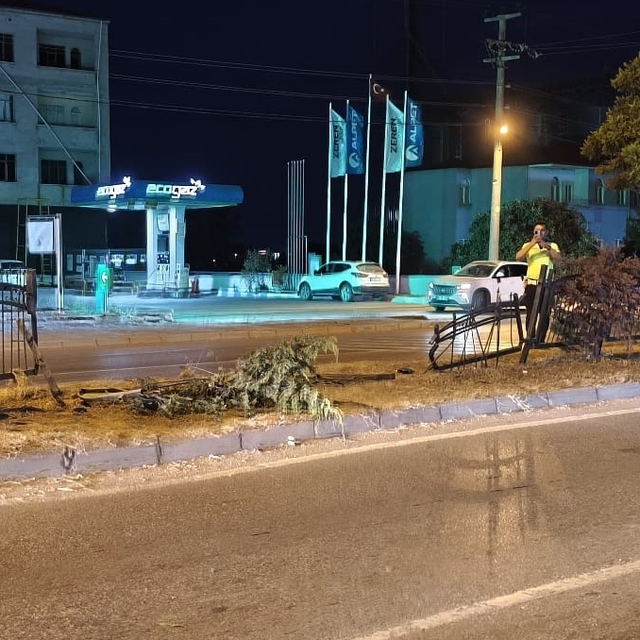 Samsun'da düğün konvoyunda yaşanan kazada gelin ve nedimesi yaralandı